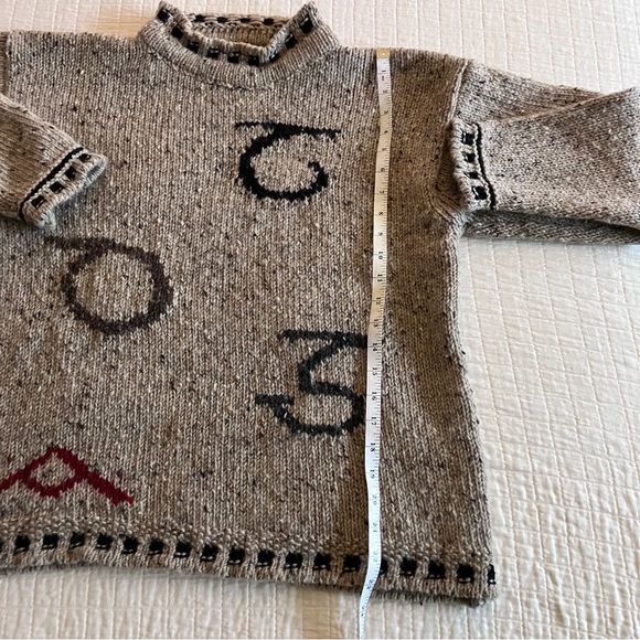 VTG Róisín Dubh Irish wool beige heathered sweater w/Gaelic letters - Picture 10 of 10